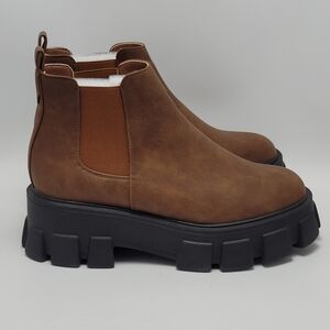 Tinstree Women's Chunky Platform Chelsea Slip On Lug Sole Boot Size 9.5 Brown